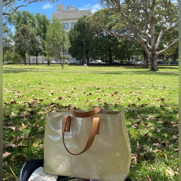 Louis Vuitton authentic small tote (white pearl colour) - Picture 2 of 13